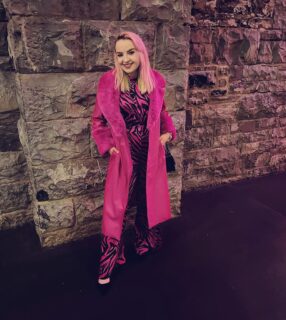 Elvis can have his Blue Christmas, I’ll have my Pink one 😉💗

So I’m love with this jumpsuit from @dunnesstores, it’s such a ‘Me’ outfit if there ever was one 😂

Ready to dance the night away with Declan, Elizabeth and Margaret at Westlife 💃🏼

#westlife #concert #dublin #dunnesstores #fashion #style #christmas #sillyseason #pink